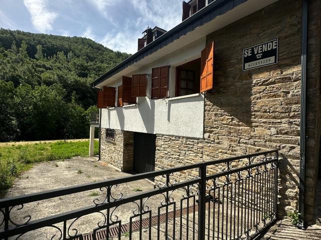 CASA CON TERRENO EN VEGA DE VALCARCE CAMINO DE SANTIAGO