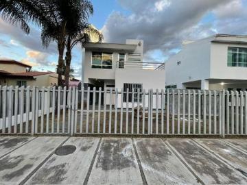 Casa con terreno en VENTA o RENTA con alberca, Fraccionamiento Tres Reyes, Cajititlán