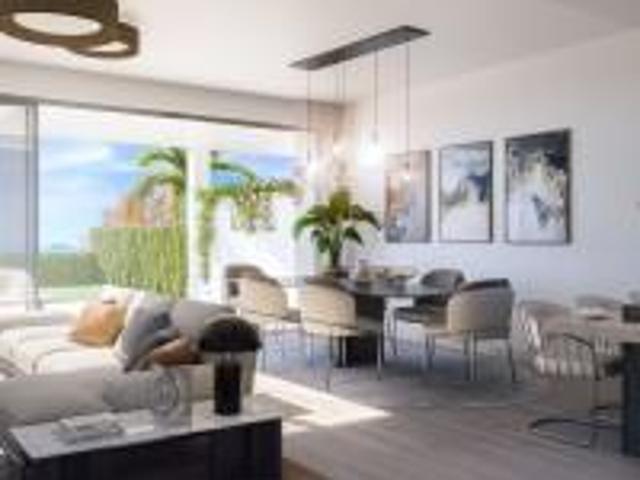 Casa con terreno en venta en Manilva