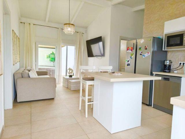 Casa con terreno en venta en Moya