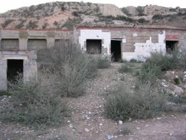 Casa con terreno en venta en Novelda, *Todo