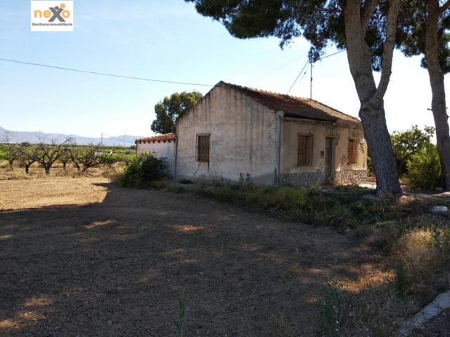 Casa con terreno en venta en Orihuela, La Matanza