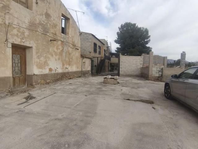 Casa con terreno en venta en Abanilla