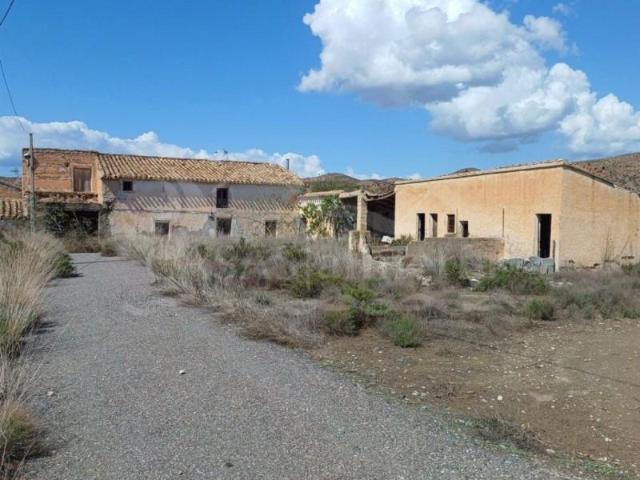 Casa con terreno en venta en Albox