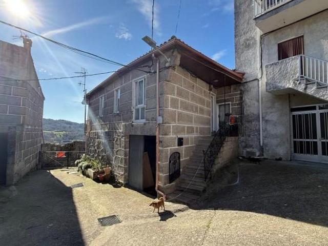 Casa con terreno en venta en Allariz, Roimelo