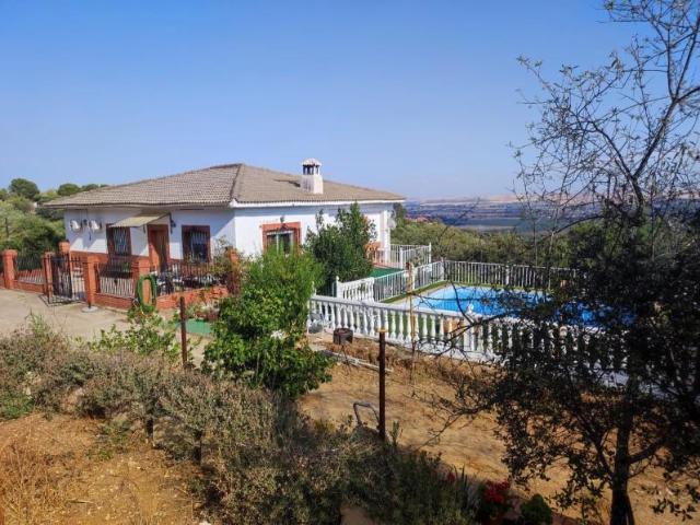 Casa con terreno en venta en Almodóvar del Río, URB. CUEVAS BAJAS