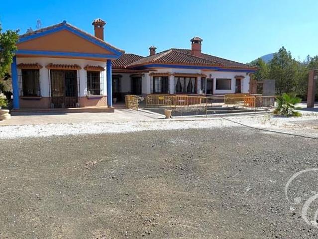 Casa con terreno en venta en Almogía, Almogía