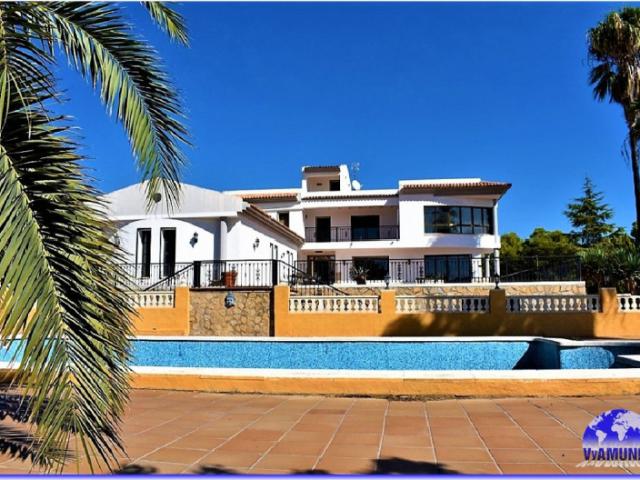 Casa con terreno en venta en Altea, El Planet