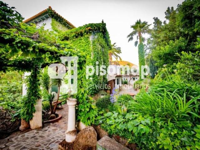 Casa con terreno en venta en Antequera