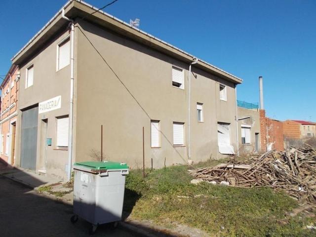 Casa con terreno en venta en Bustillo del Páramo, Bustillo del Páramo