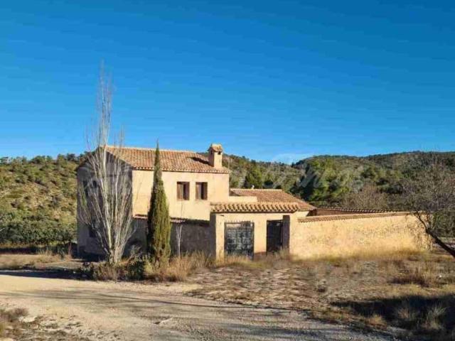 Casa con terreno en venta en Biar