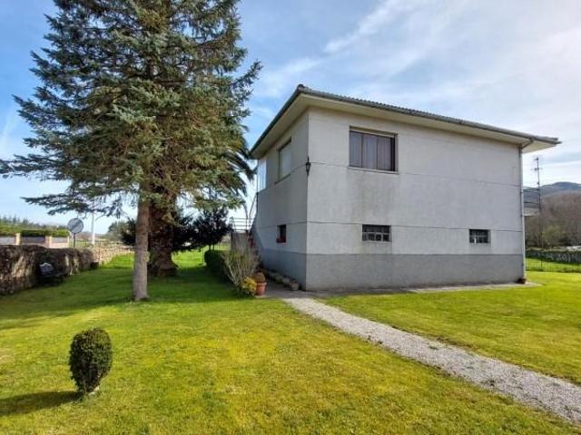 Casa con terreno en venta en Cabezón de la Sal, Cos