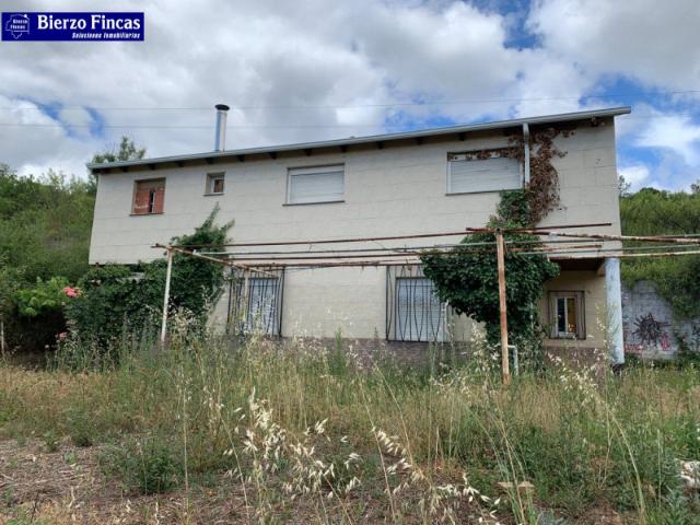 Casa con terreno en venta en Castropodame, Almazcara