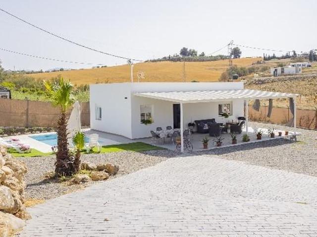 Casa con terreno en venta en Cártama, Cartama