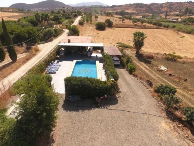 Casa con terreno en venta en Coín, Coin