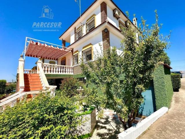 Casa con terreno en venta en Córdoba, El Higuerón
