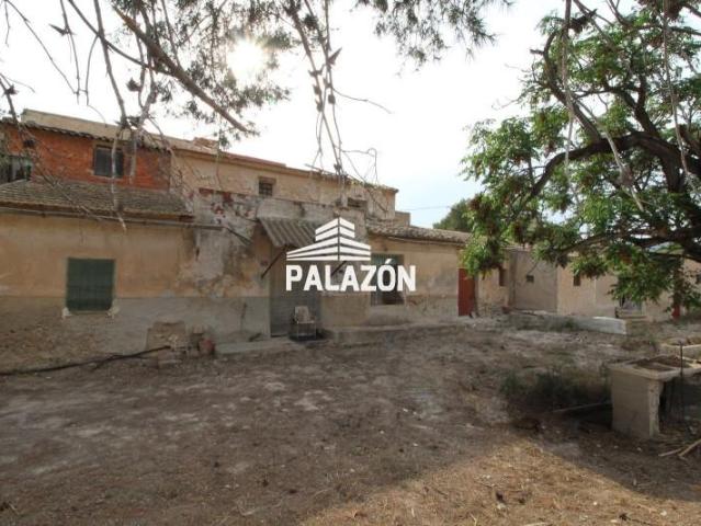 Casa con terreno en venta en Crevillent
