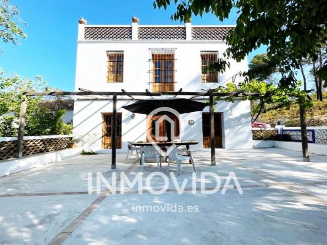 Casa con terreno en venta en Enguera