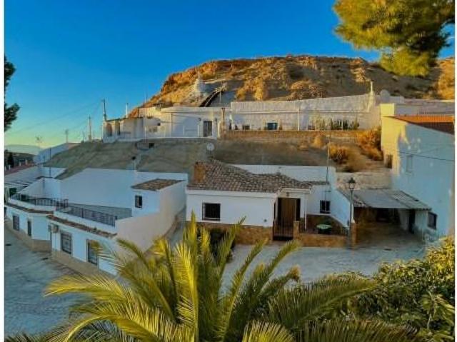 Casa con terreno en venta en Freila