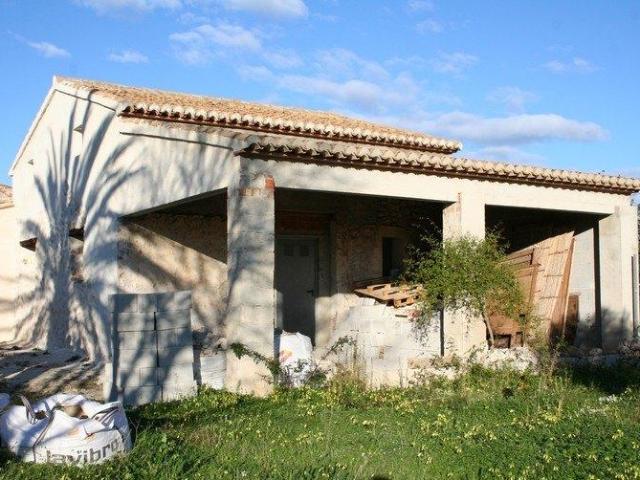 Casa con terreno en venta en Gata de Gorgos
