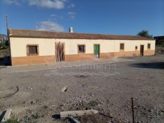 Casa con terreno en venta en Huércal Overa