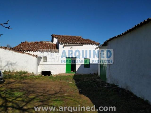 Casa con terreno en venta en Higuera la Real, Rustica