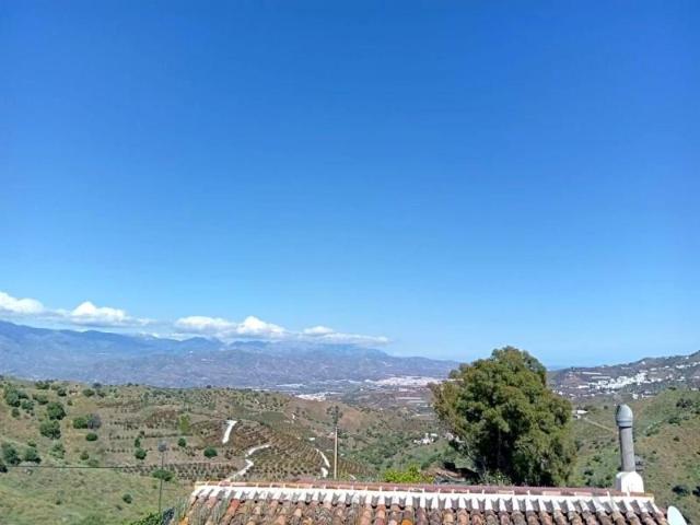 Casa con terreno en venta en Iznate, Iznate