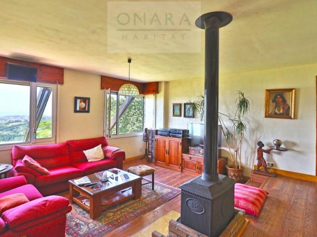 Casa con terreno en venta en Irun