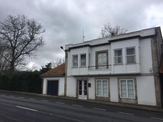 Casa con terreno en venta en Lalín