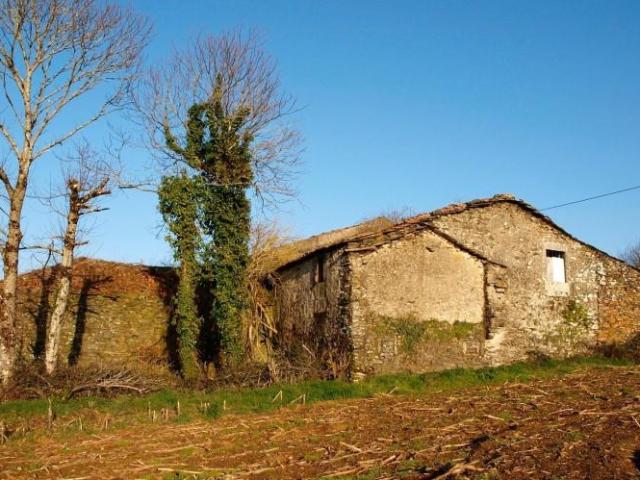 Casa con terreno en venta en Lalín