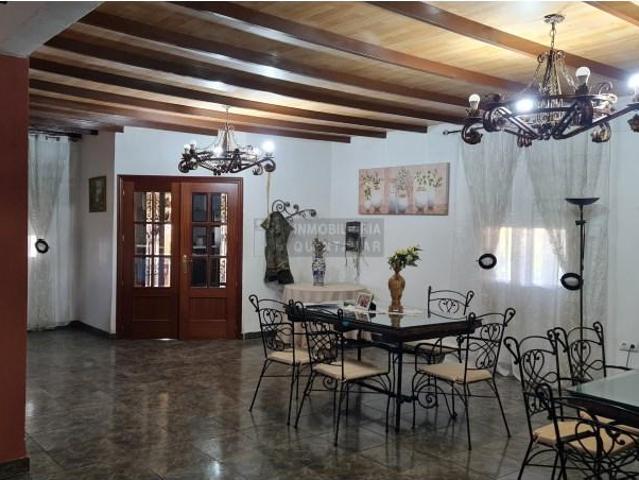 Casa con terreno en venta en Los Hinojosos