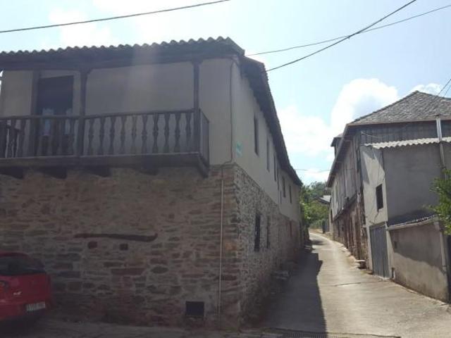 Casa con terreno en venta en Ponferrada, Salas de los barrios