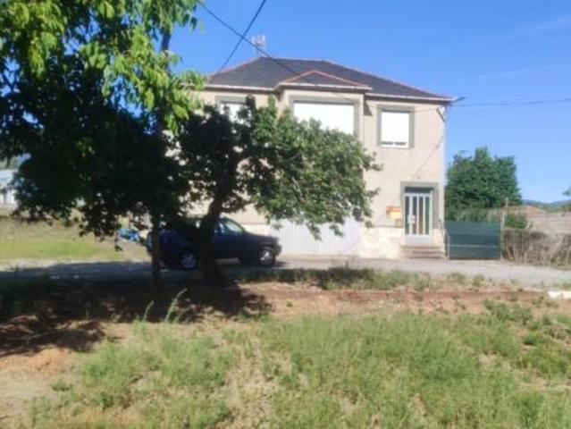 Casa con terreno en venta en Ponferrada, Ponferrada