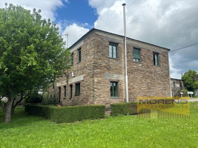 Casa con terreno en venta en Sarria
