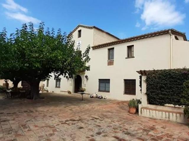 Casa con terreno en venta en Tiana