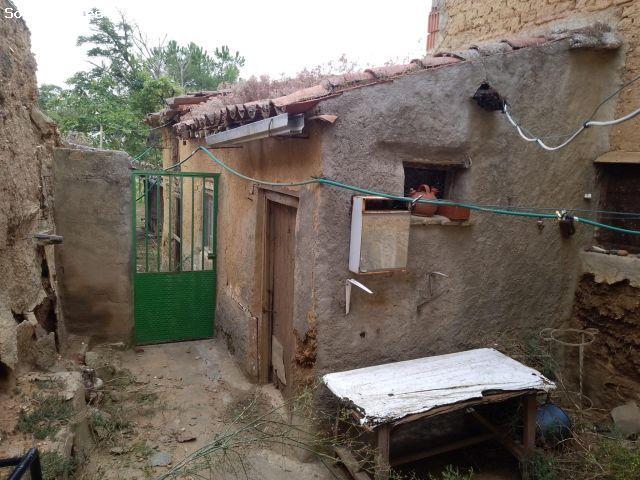 CASA CON TERRENO EN VENTA EN TORO