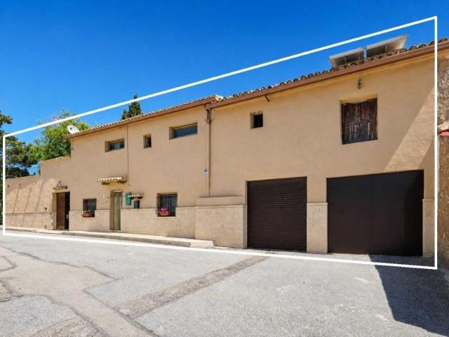 Casa con terreno en venta en Torre del Rico