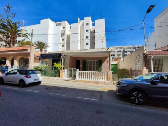 Casa con terreno en venta en Torrevieja, Playa del Cura