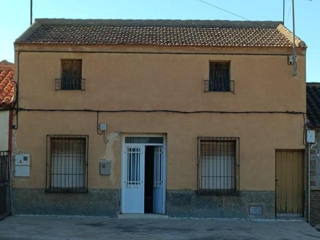 Casa con terreno en venta en Totana