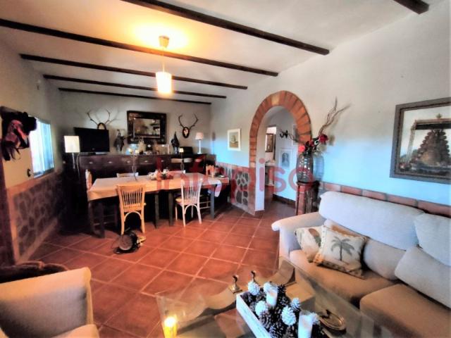 Casa con terreno en venta en Valdepeñas, Banos del Peral