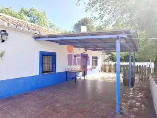 Casa con terreno en venta en Valdepeñas, Periferia