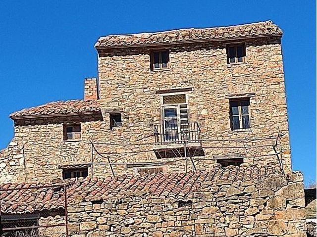 Casa con terreno en venta en Zucaina