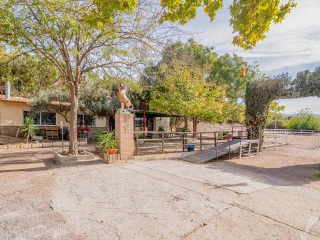 Casa con terreno en venta en Zubia, Zubia La