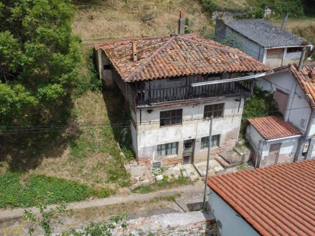 Casa con terreno en Villarin, Trubia
