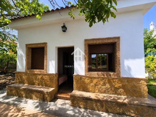 Casa con Terreno Urbanizable en Loja