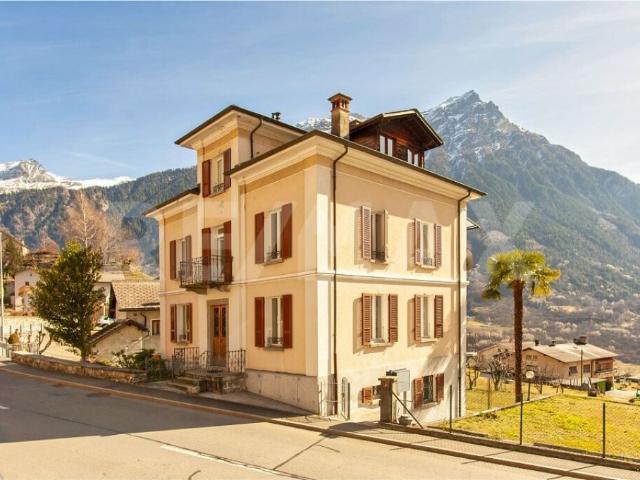 Casa con tre appartamenti
