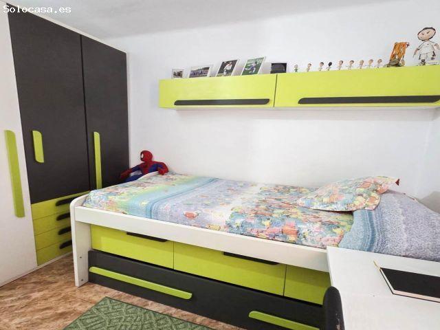 Casa con tres viviendas independientes en venta en La Vila de Martorell