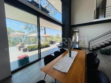 CASA CON VISTA AL BOSQUE EN CONDOMINIO AVÁNDARO, VALLE DE BRAVO
