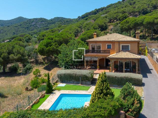 Casa Con Vistas Al Mar Exclusiva Del Maresme Magnífica vivie. 439m² Argentona