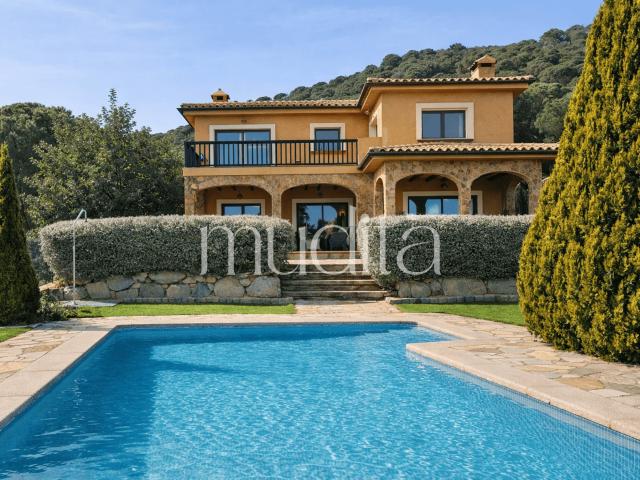 CASA CON VISTAS AL MAR EN ARGENTONA PROYECTO FAMILIAR CON ALMA
